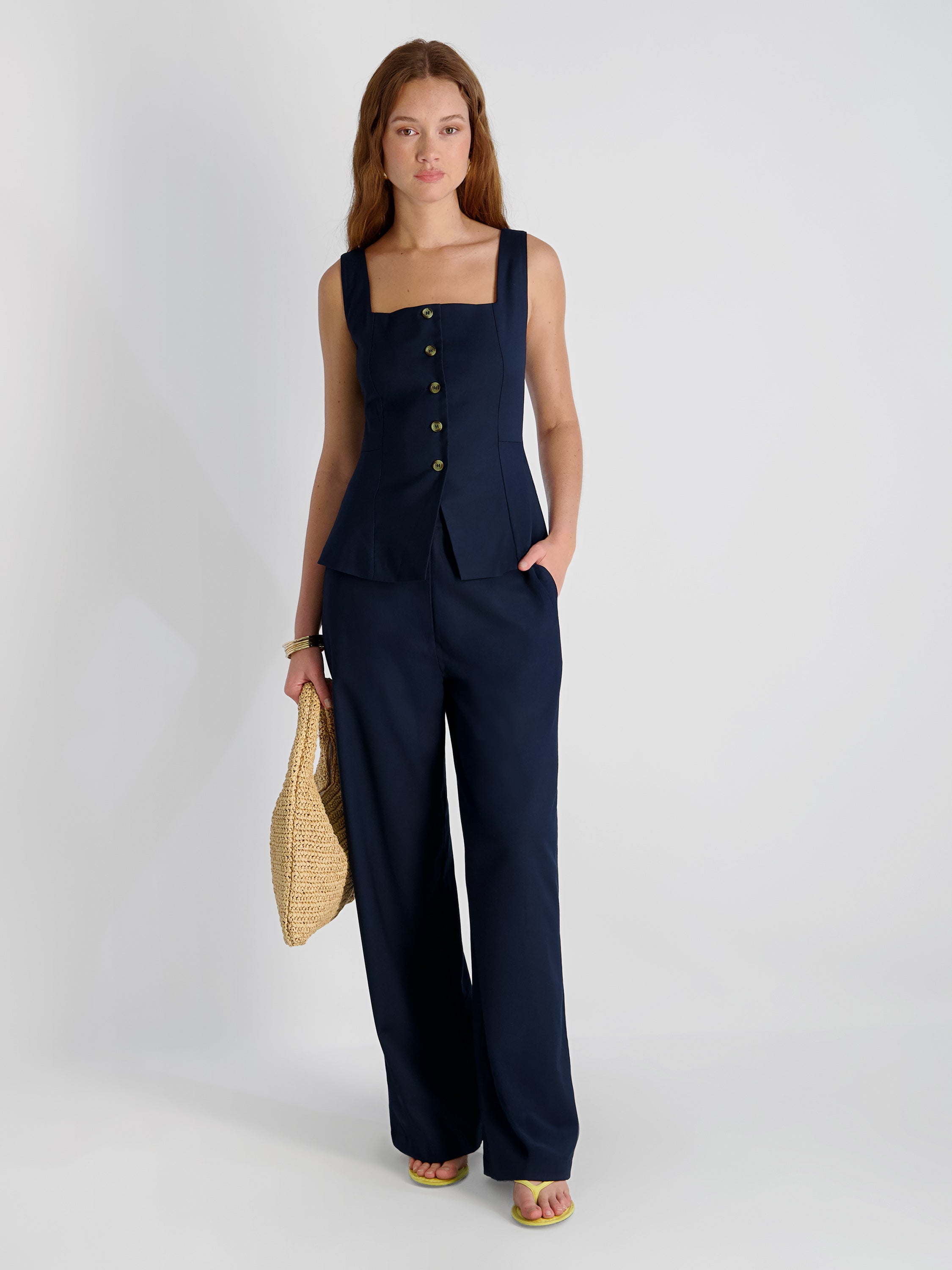 LIGHTWEIGHT TWILL SQUARE NECK SLEEVELESS TOP View 2 | Sale LIGHTWEIGHT TWILL SQUARE NECK SLEEVELESS TOP View 2 | Sale