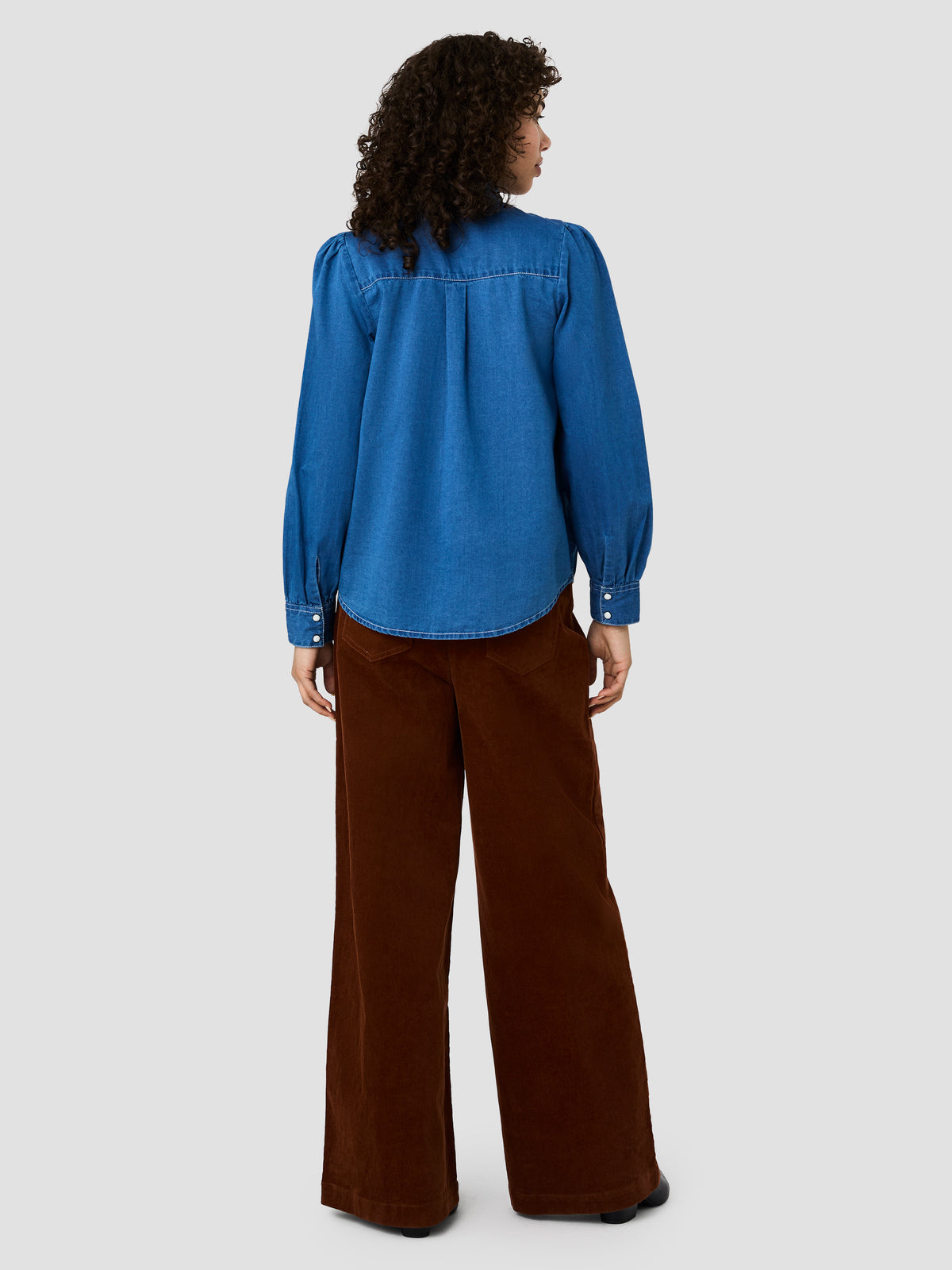 ZAVES CHAMBRAY BOW LONG SLEEVE TOP VIEW 3 | The Essentials Edit ZAVES CHAMBRAY BOW LONG SLEEVE TOP VIEW 3 | The Essentials Edit
