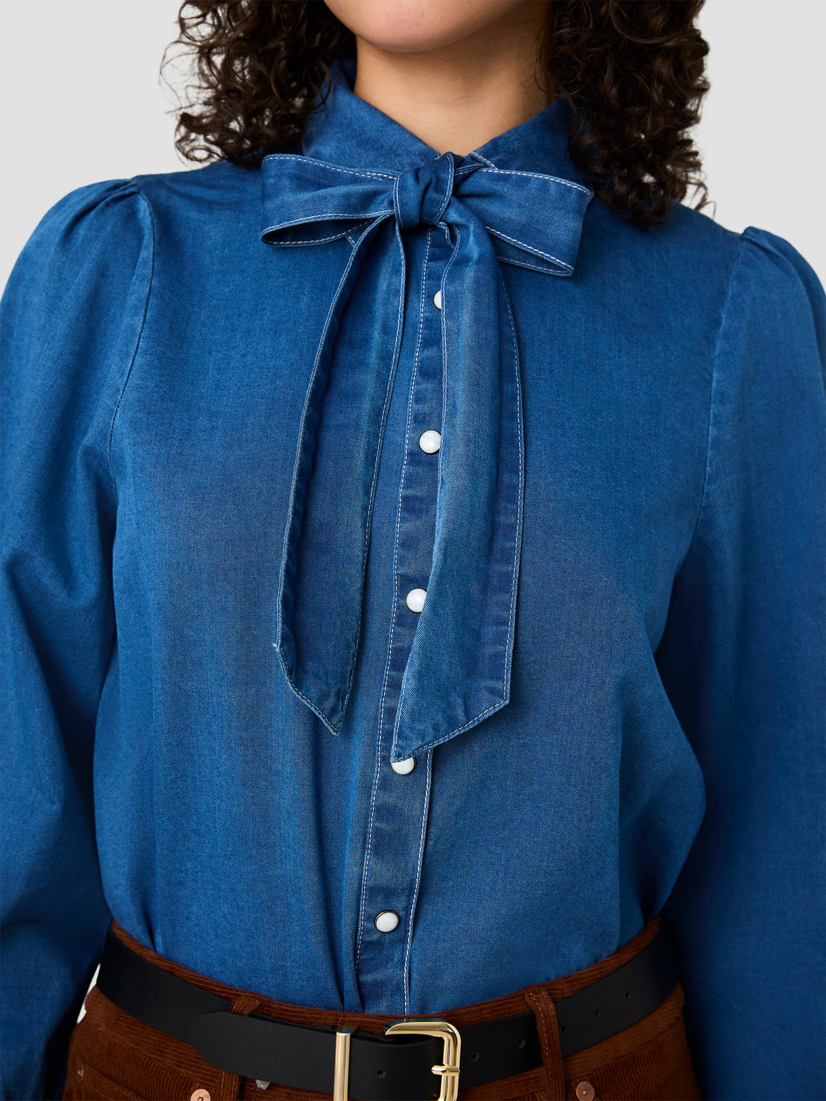 ZAVES CHAMBRAY BOW LONG SLEEVE TOP VIEW 4 | The Essentials Edit ZAVES CHAMBRAY BOW LONG SLEEVE TOP VIEW 4 | The Essentials Edit