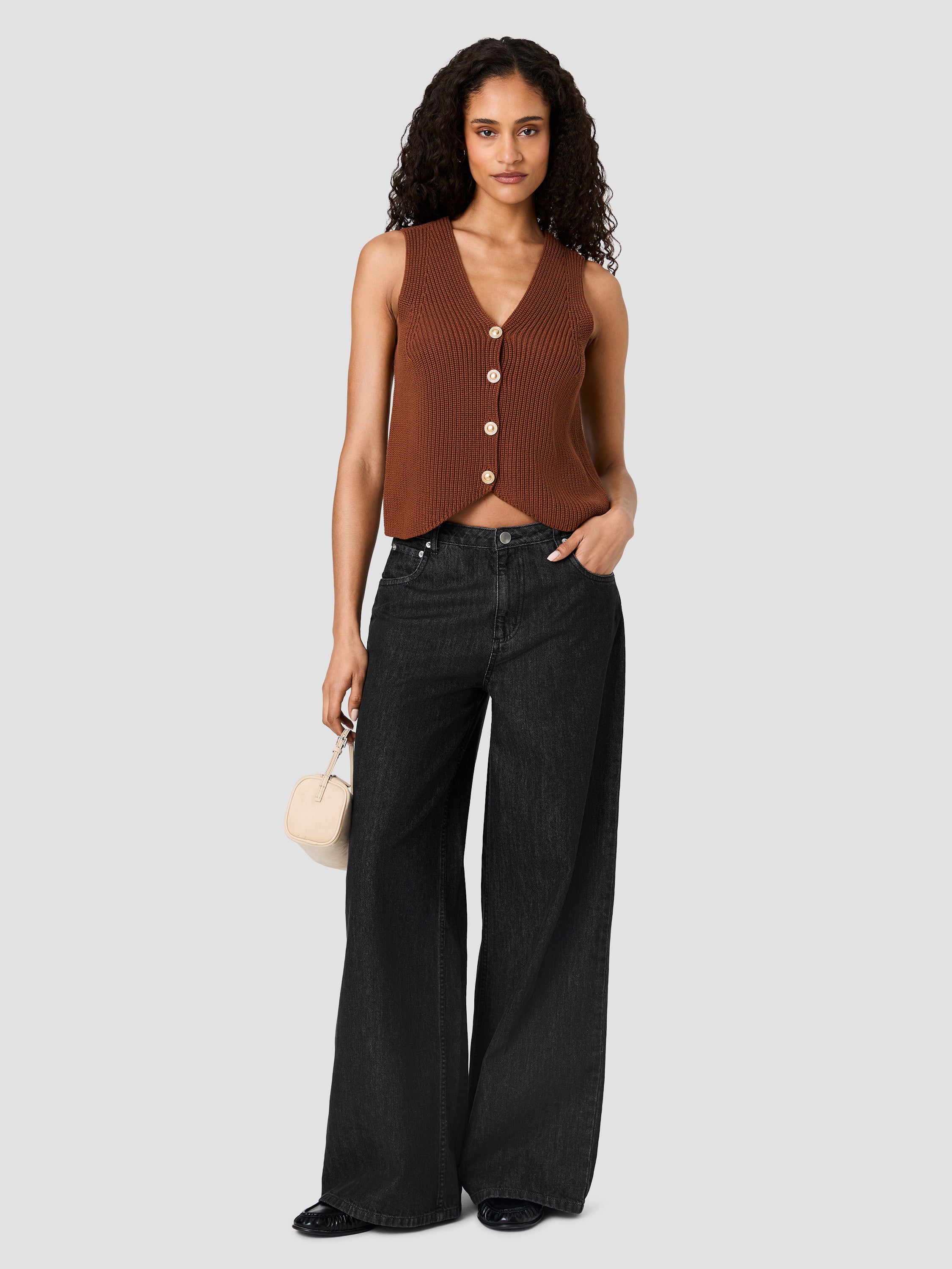 MOZART V-NECK RIB VEST View 1 | The Essentials Edit MOZART V-NECK RIB VEST View 1 | The Essentials Edit