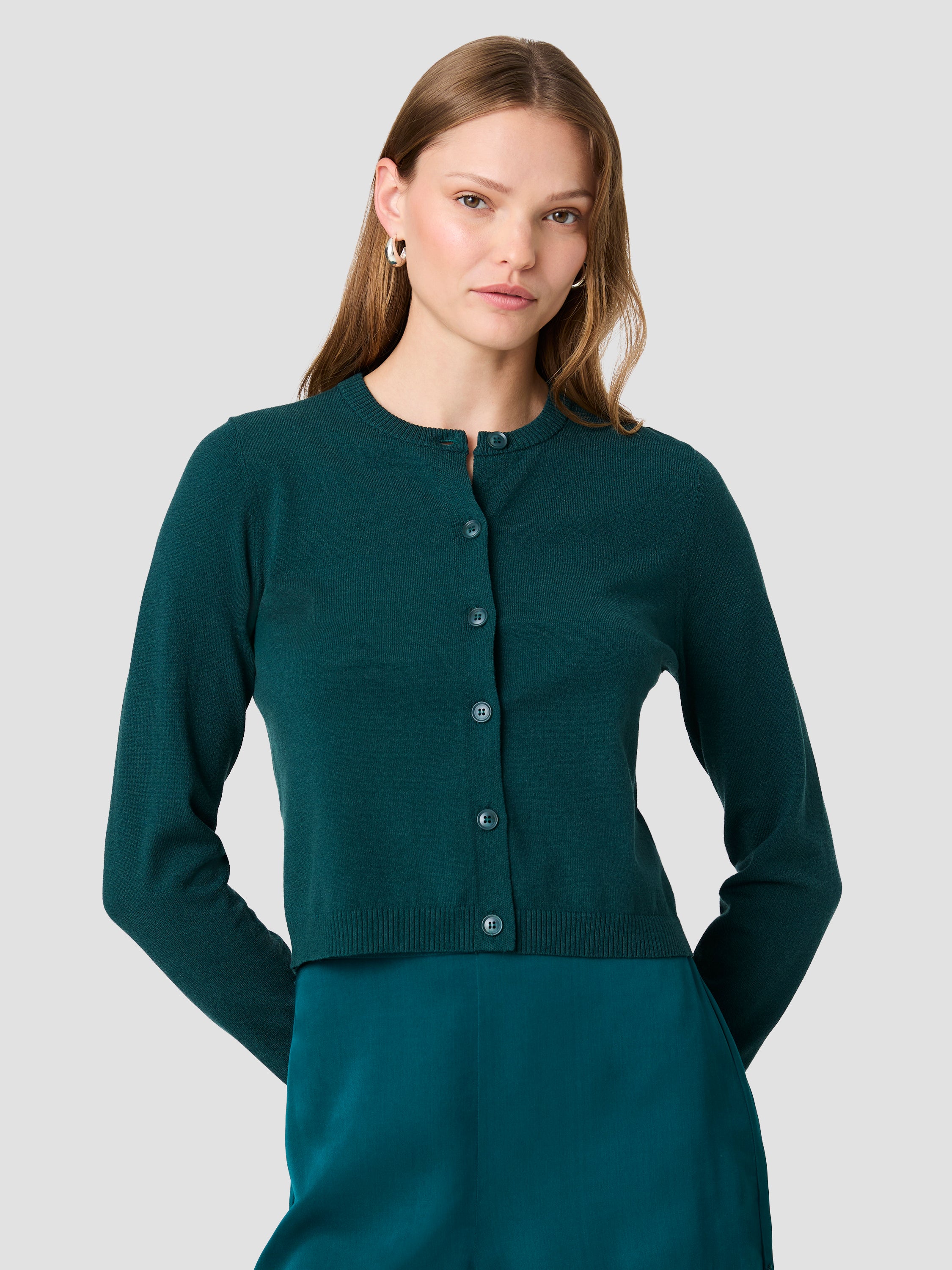COSYSOFT FITTED CARDIGAN View 2 | The Essentials Edit COSYSOFT FITTED CARDIGAN View 2 | The Essentials Edit