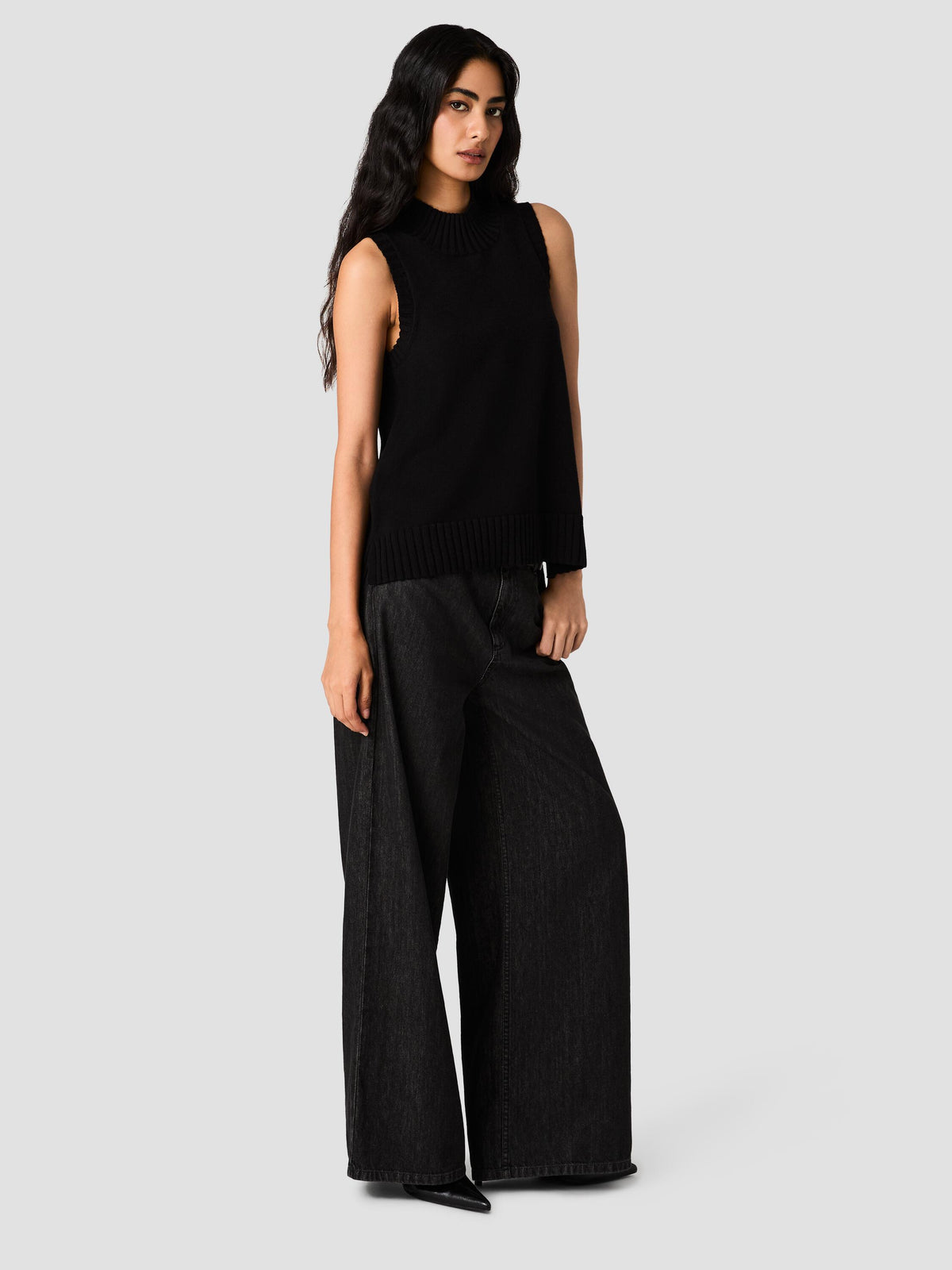 COSYSOFT HIGH-LOW SWEATER VEST VIEW 4 | The Layering Shop COSYSOFT HIGH-LOW SWEATER VEST VIEW 4 | The Layering Shop