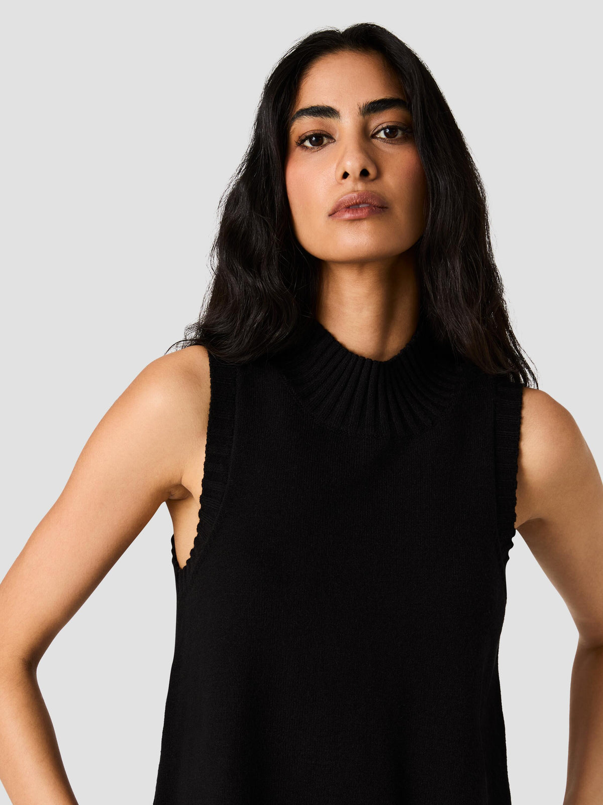 COSYSOFT HIGH-LOW SWEATER VEST VIEW 3 | The Layering Shop COSYSOFT HIGH-LOW SWEATER VEST VIEW 3 | The Layering Shop