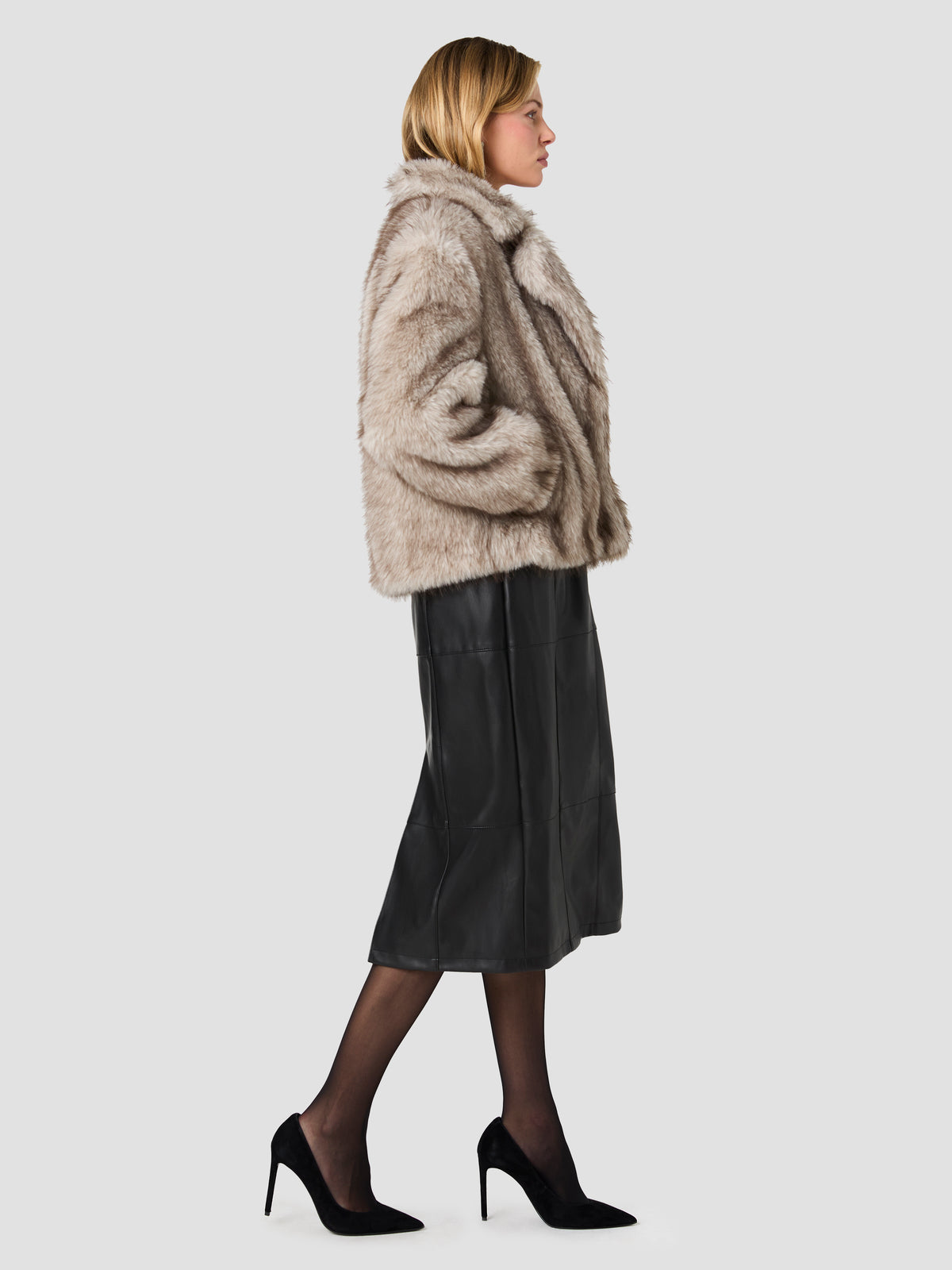 ELIO FAUX FUR OVERSIZED JACKET VIEW 5 | The RSVP Edit ELIO FAUX FUR OVERSIZED JACKET VIEW 5 | The RSVP Edit