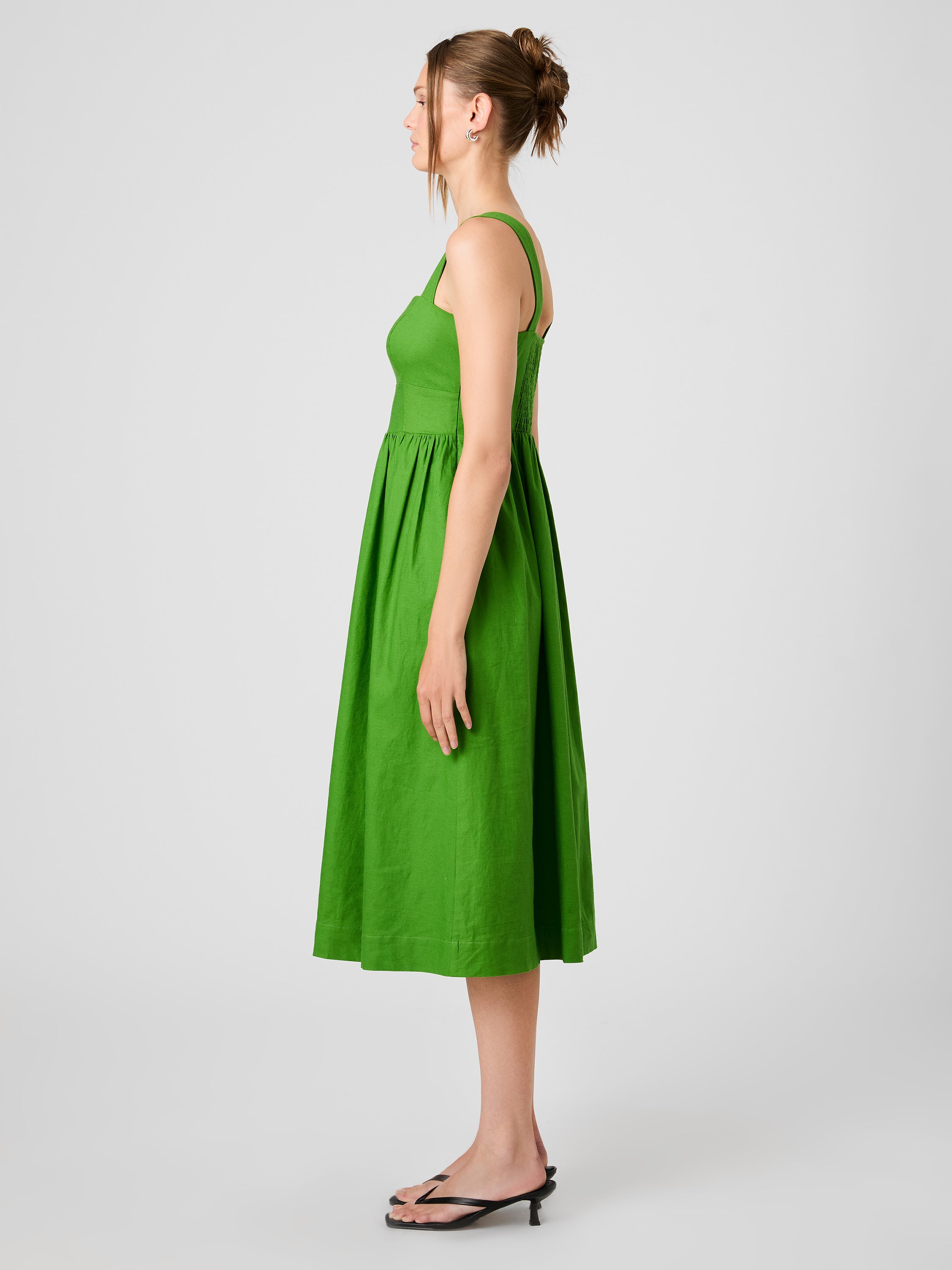 ASPEN LINEN MIDI DRESS VIEW 5 | Vacation Edit