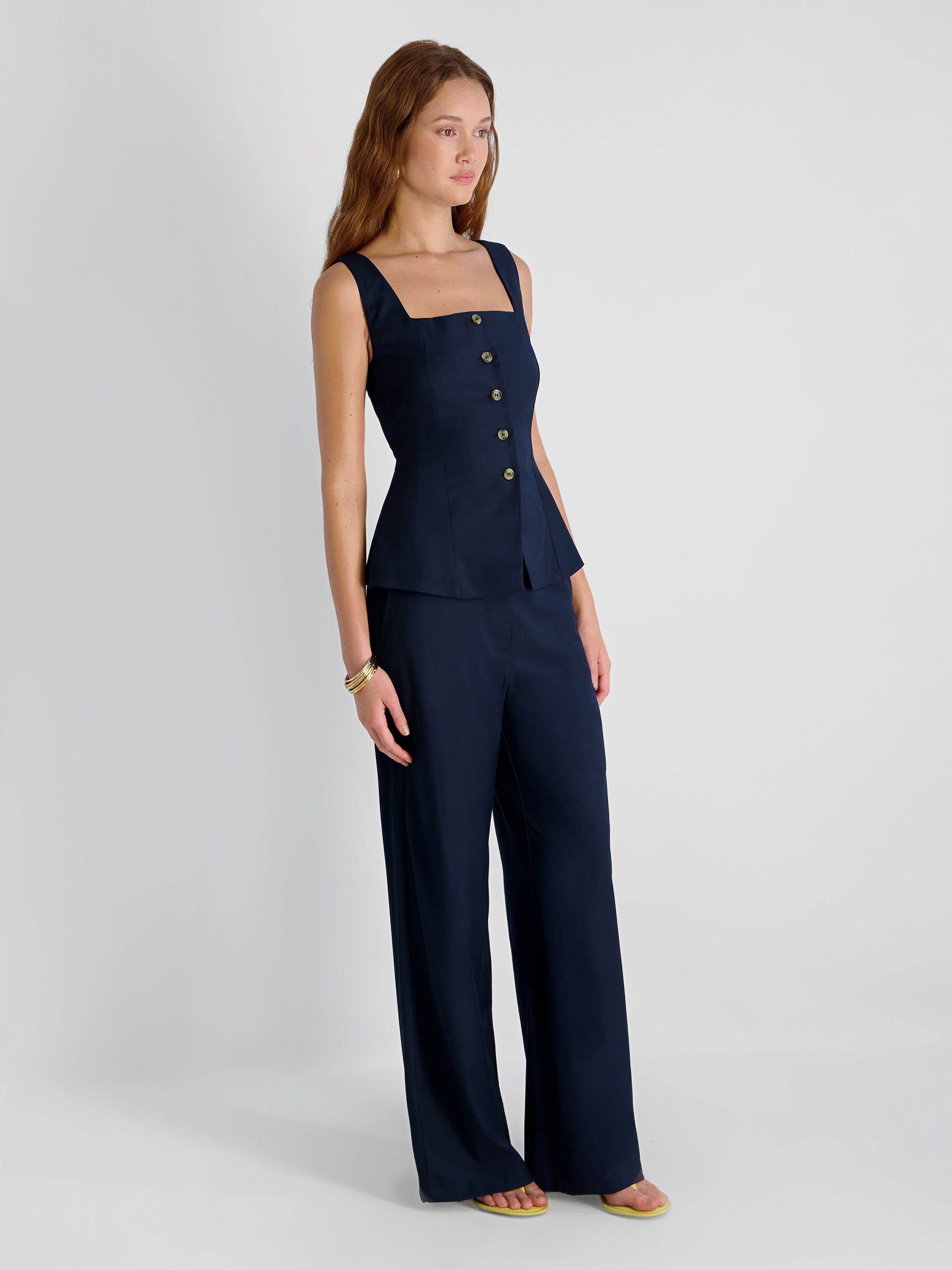 LIGHTWEIGHT TWILL SQUARE NECK SLEEVELESS TOP VIEW 6 | Sale