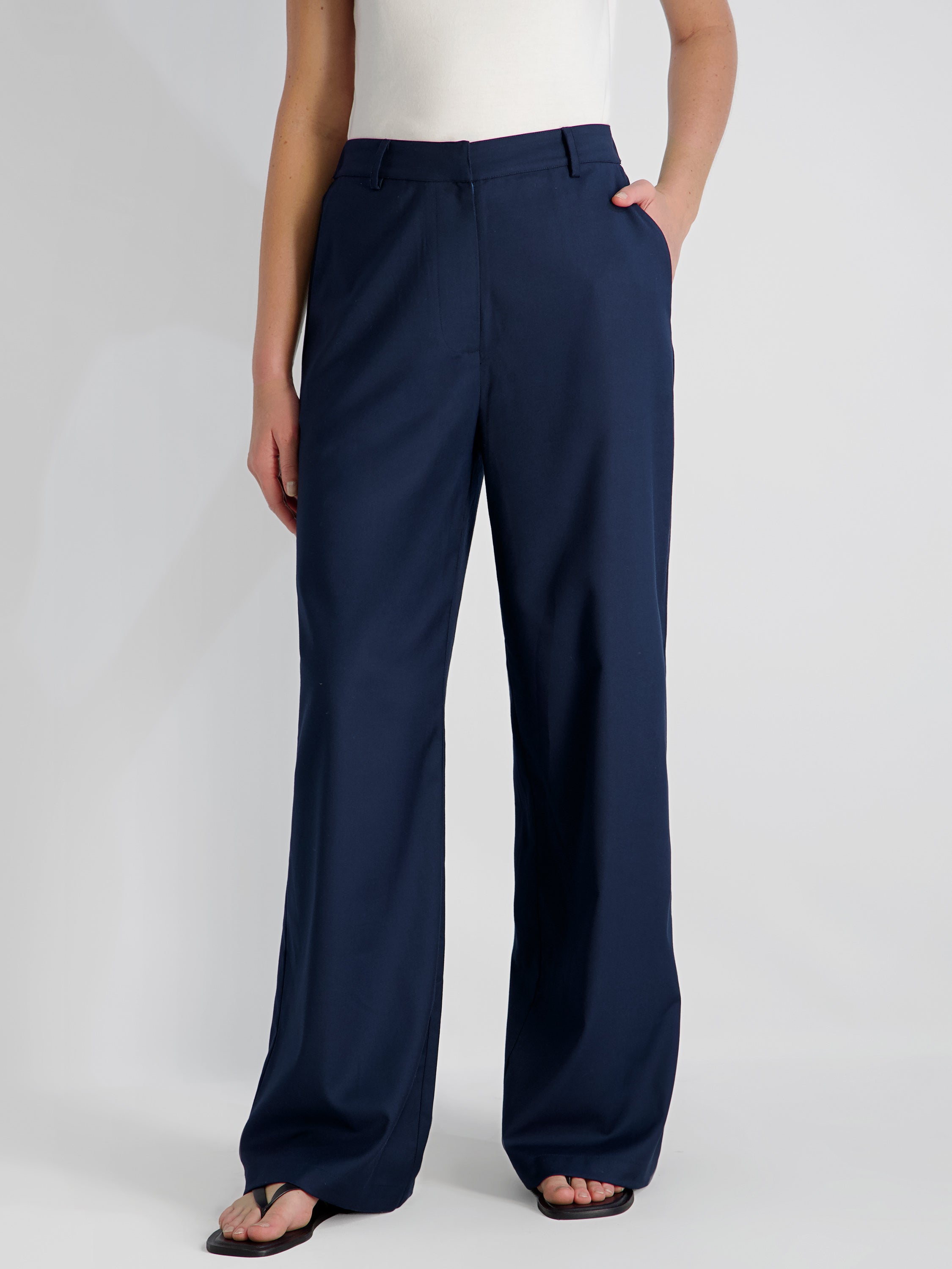 LIGHTWEIGHT TWILL RELAXED TROUSERS View 2 | Pants