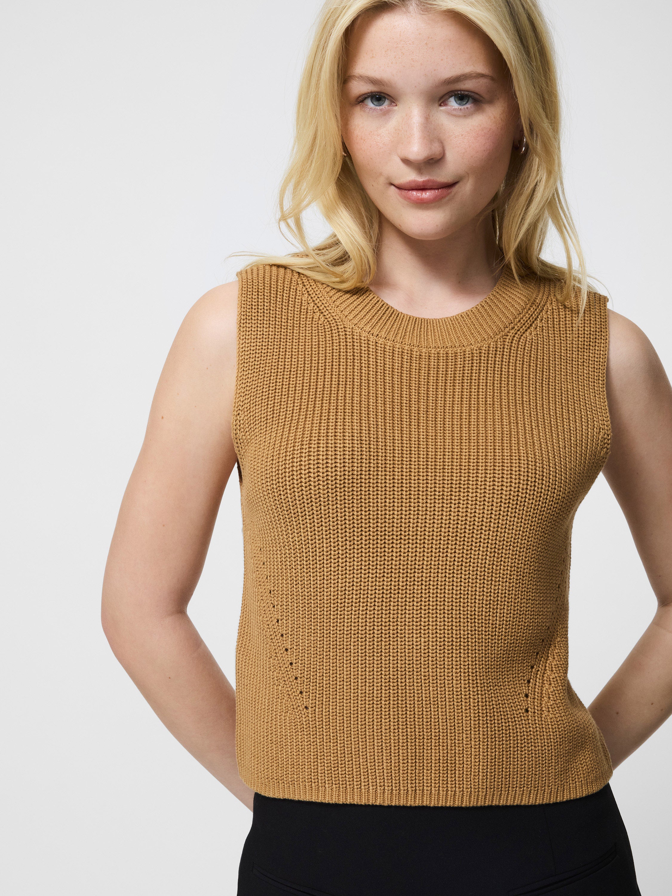 Mozart Crewneck Sleeveless Vest