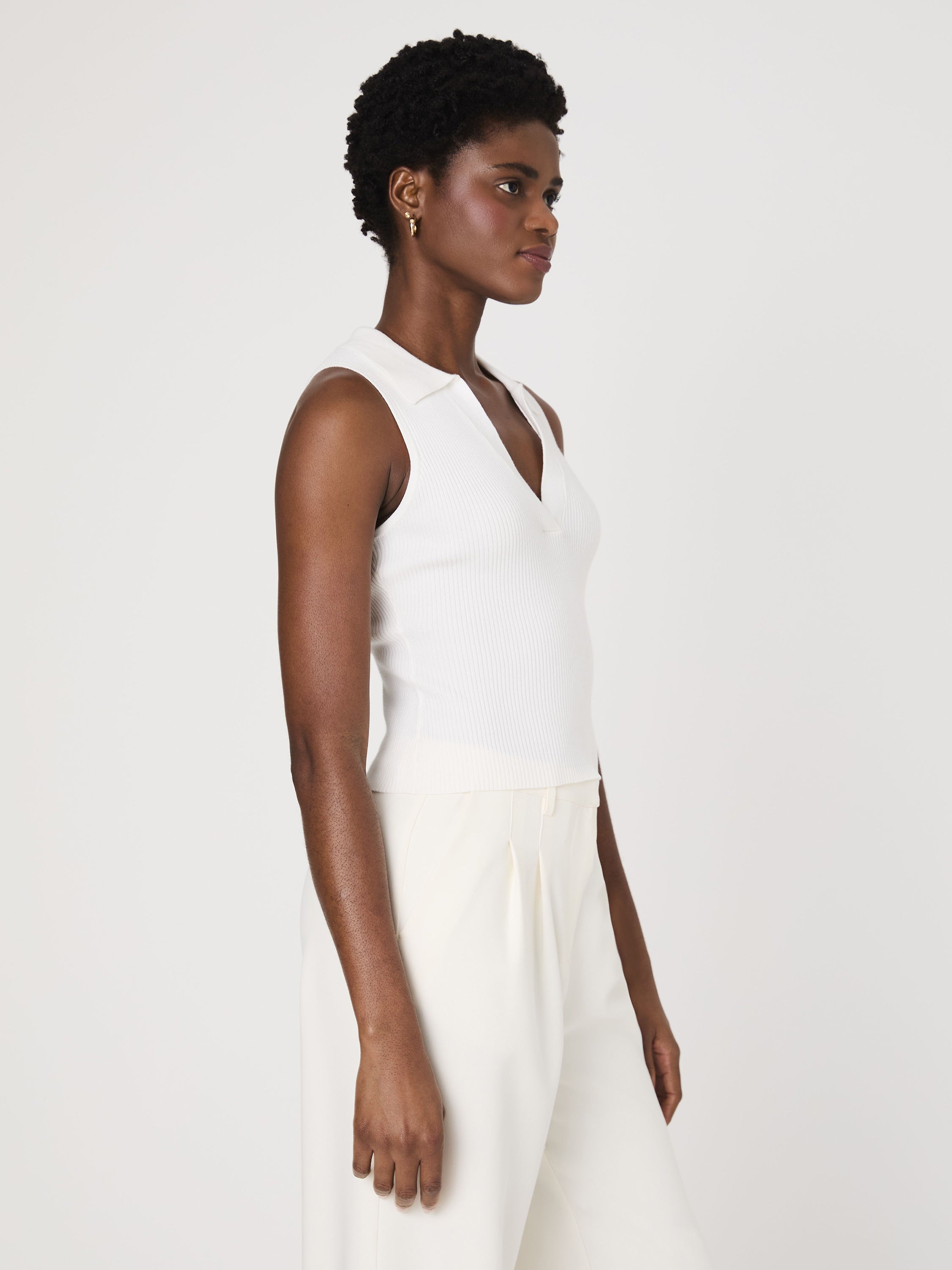 【THE MOZZ】Salty Sleeveless & Cardigan Set-up Mozza V Neck Sleeveless Sweater Summer White | French